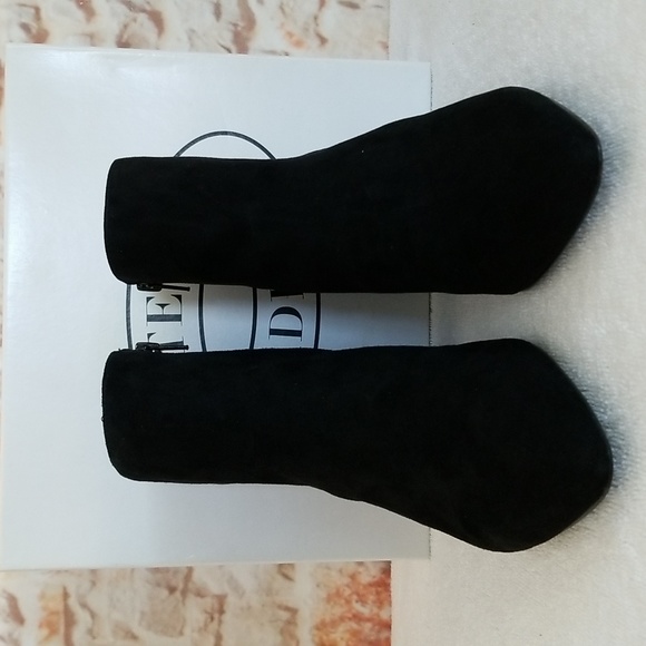 New Steve Madden Simmer Booties - Picture 2 of 10